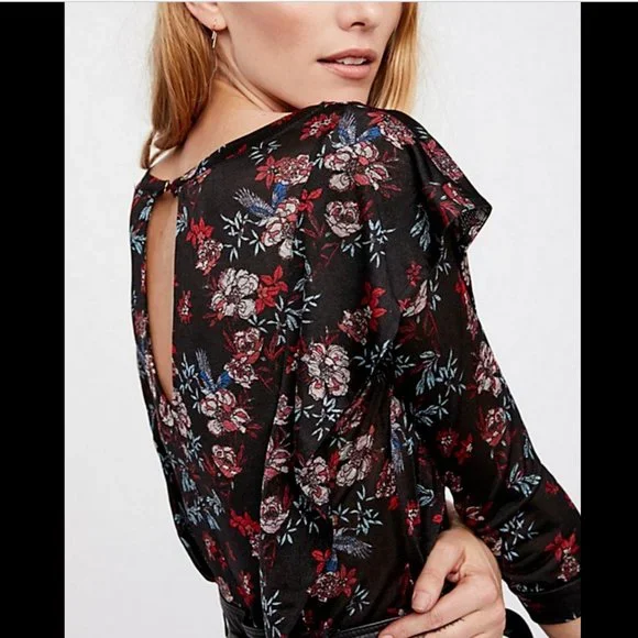 FREE PEOPLE BLACK FLORAL PRINT RUFFLE ACCENTS DOCK STREET TOP - Picture 3 of 3